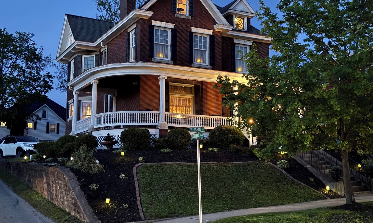Ligonier House | Welcome to Grand Victorian on Main!
