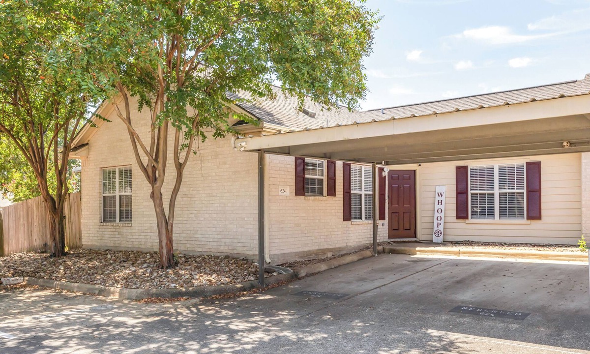College Station House | Welcome to Howdy on Holleman - Walk to Kyle Field