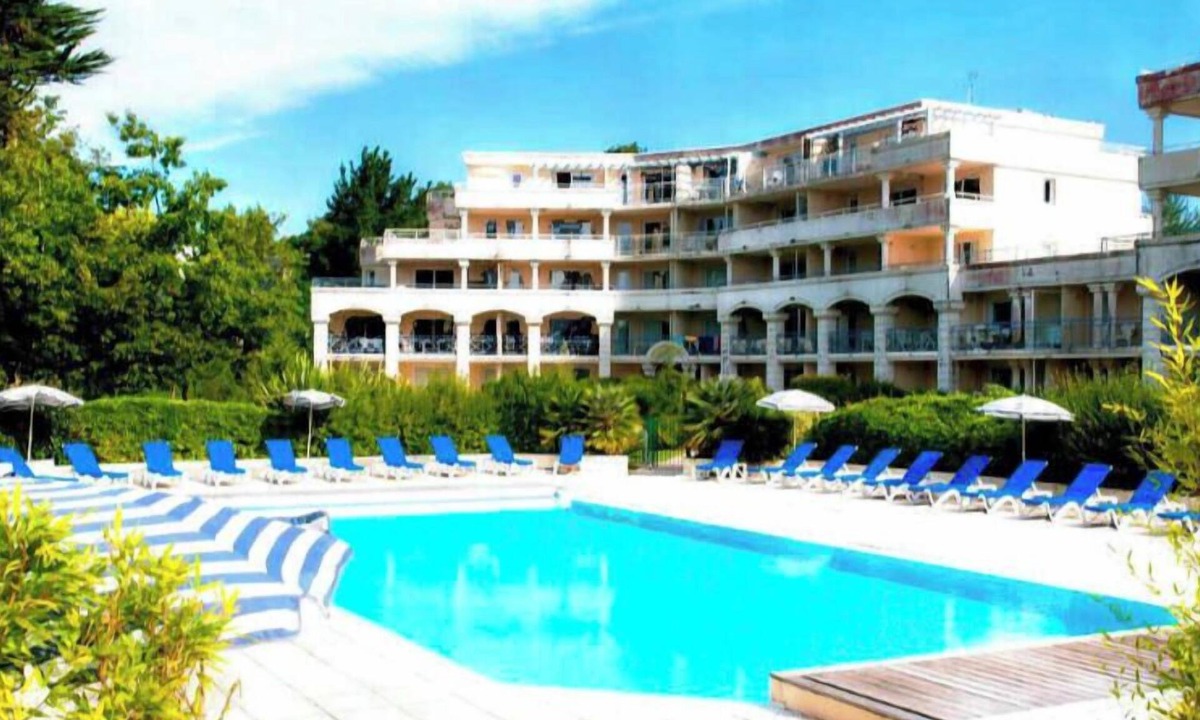 La Baule-Escoublac Condo | Welcome to L'APPART in Royal Park, just a stone's throw from the ocean.