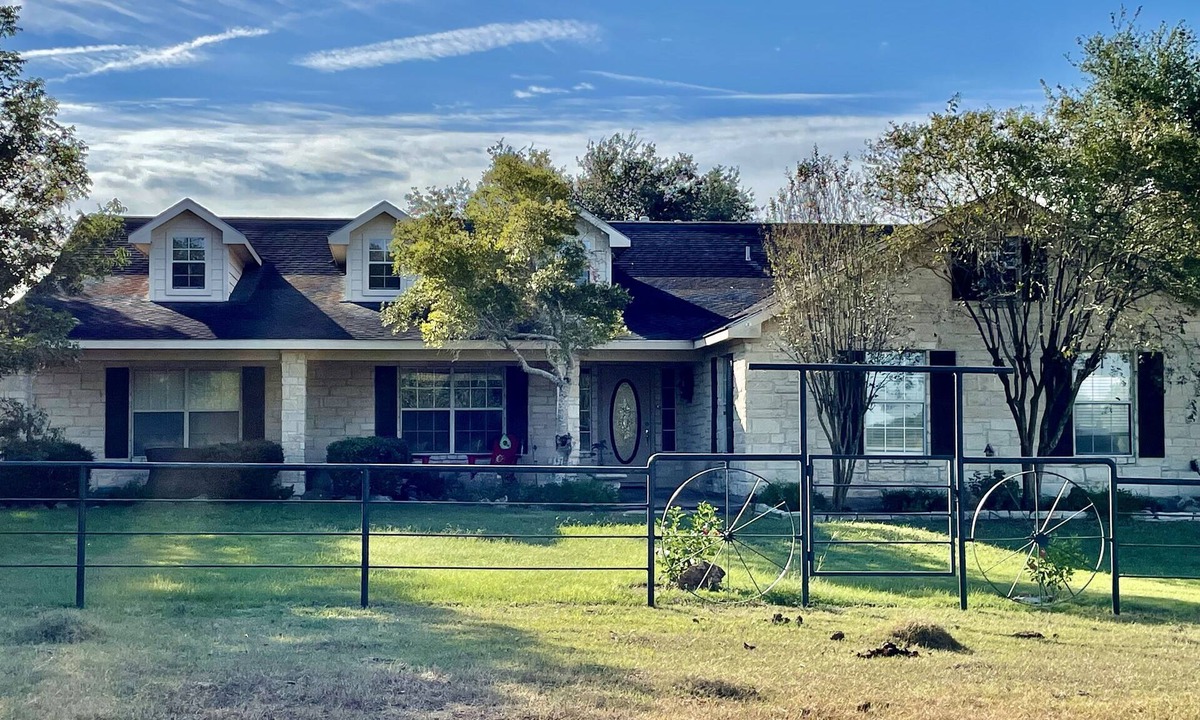Fayetteville Other | Welcome to Lazy Oaks, a 28 acre cattle ranch