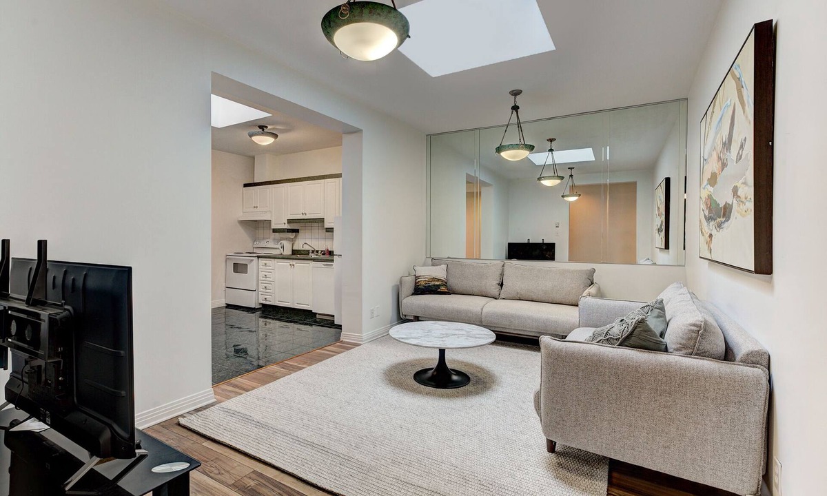 Quartier des Spectacles Apartment | Welcome to le Château Sherbrooke's SkyView Condo.