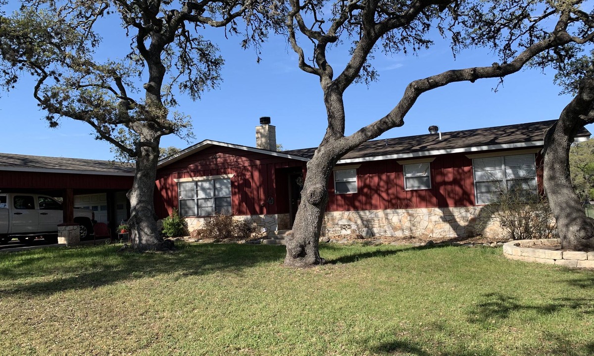 New Braunfels House | Welcome to New Braunfels located minutes outside of Gruene in the hill country!