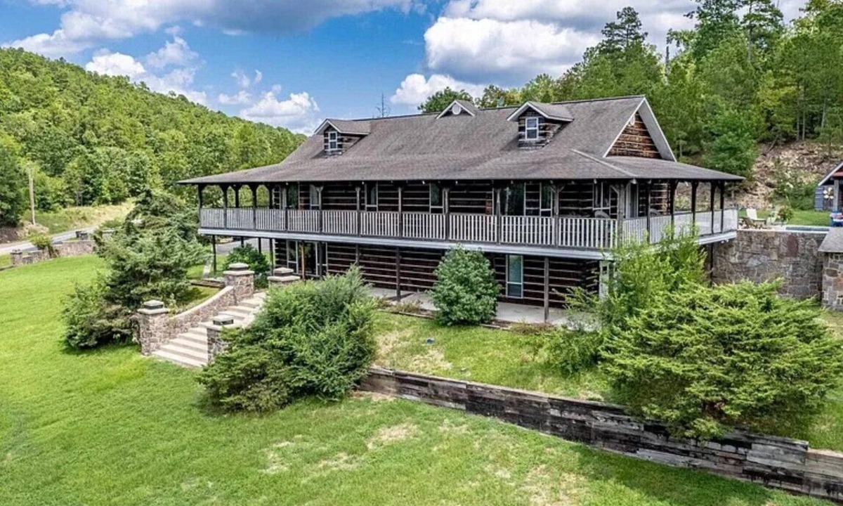Royal House | Welcome to Old Bear Creek