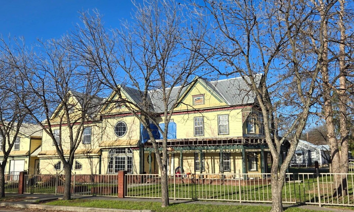 Coleman House | Welcome to our 1890 Victorian MansionnSpacious 8-bedroom house in lovely Coleman