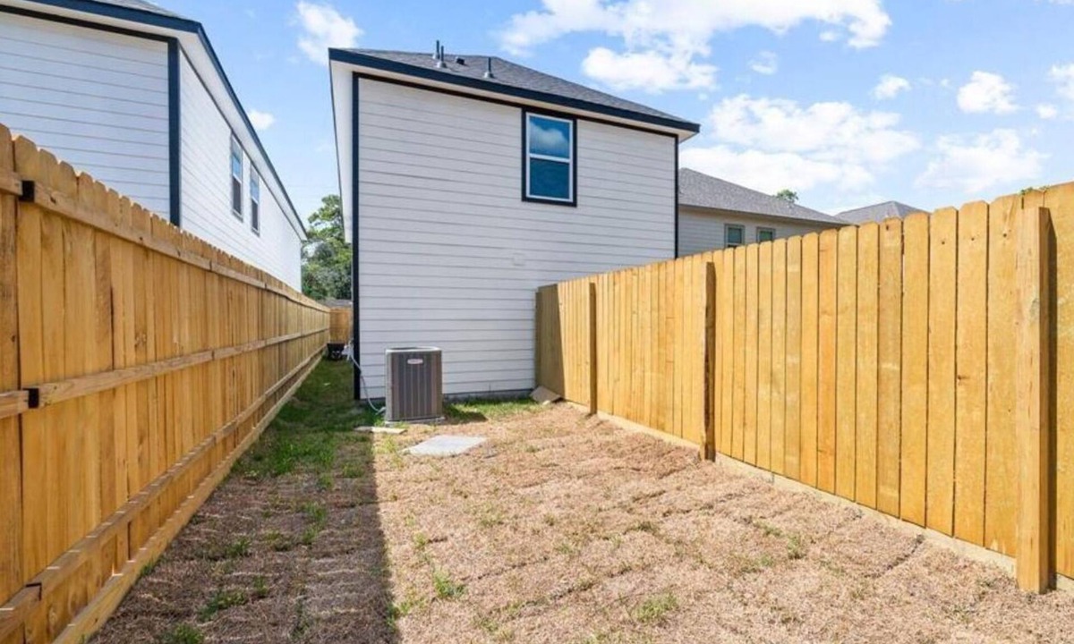 Northeast Houston House | Welcome to our 3BR, 2BA townhouse, perfectly situated close to all you need