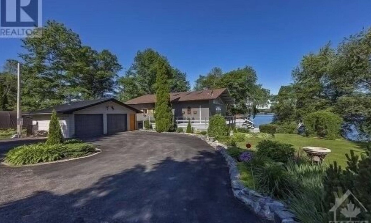 Greater Napanee Cottage | Welcome to our lakefront vacation rental!n