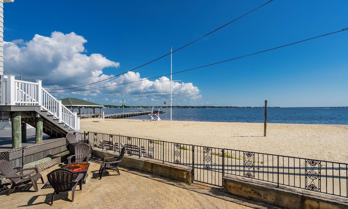 Ocean Gate House | Welcome to paradise in this beach front home