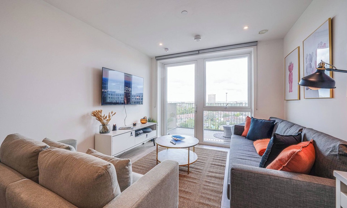 Alperton Apartment | Welcome to Plotseeker’s Central Wembley 2BR | Modern, clean & Connected