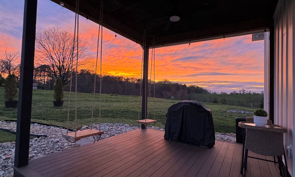 Seneca Cottage | Welcome to Savannah's Cottage, a charming picturesque location nestled in the heart of farming co.