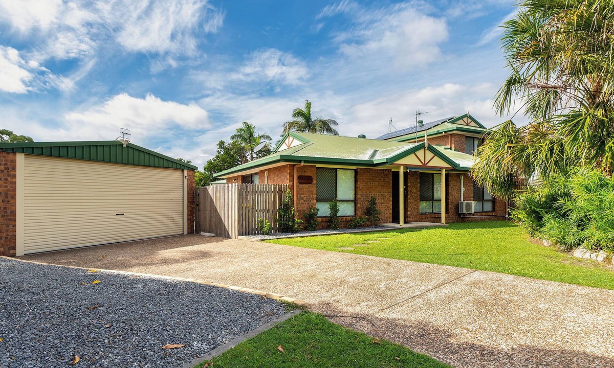 Tin Can Bay House | Welcome to "Seascapes"