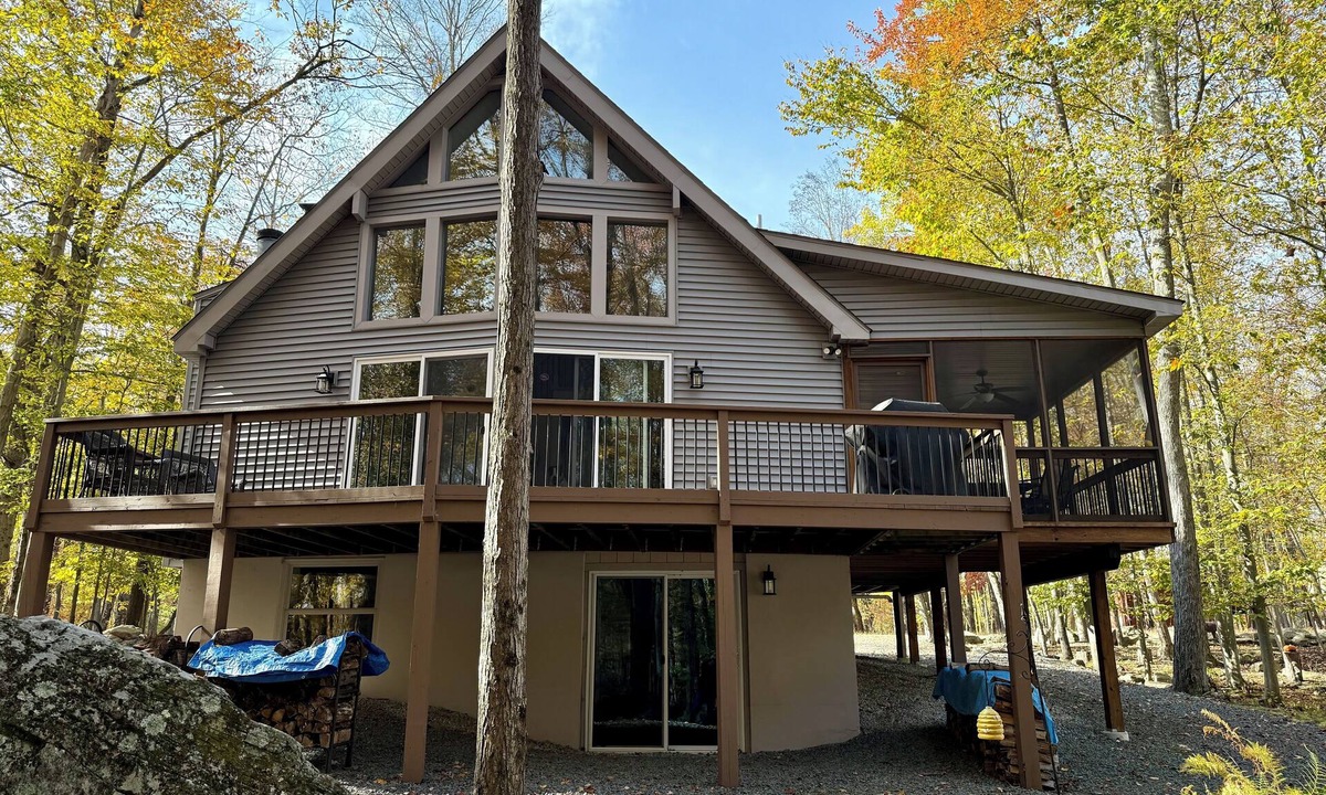 Lake Ariel House | Welcome to Serenity Woods