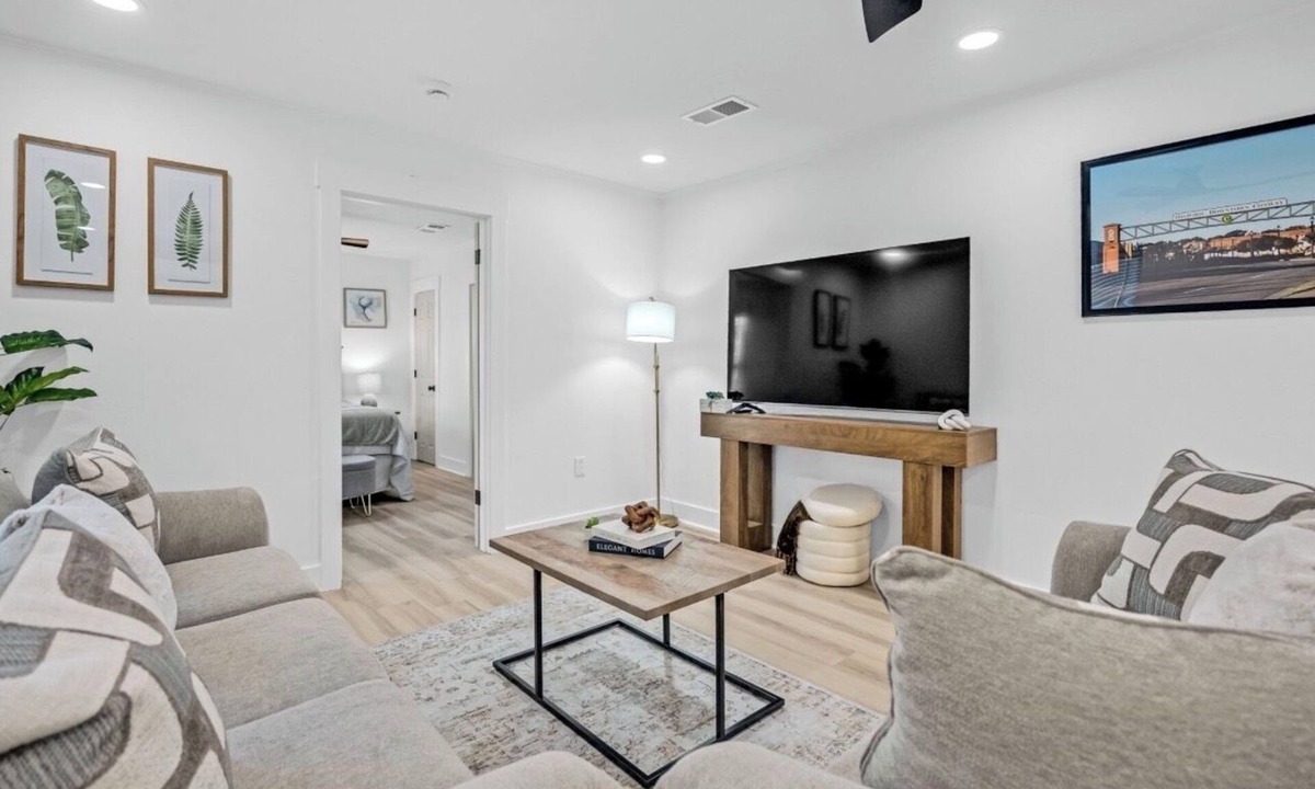 Conway House | Welcome to "The Central Downtown House!"