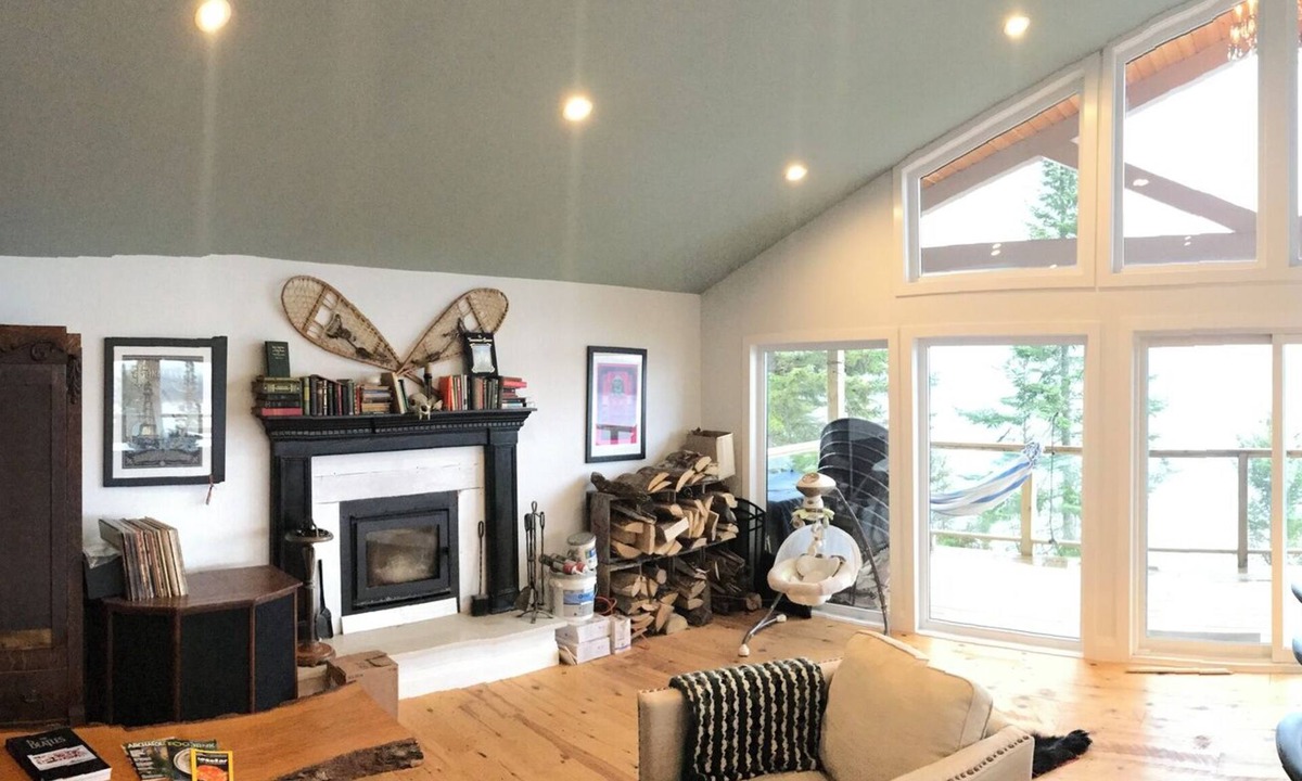 Neebing Cottage | Welcome to the HighSide.Charming 3-bedroom cottage in delightful Thunder Bay