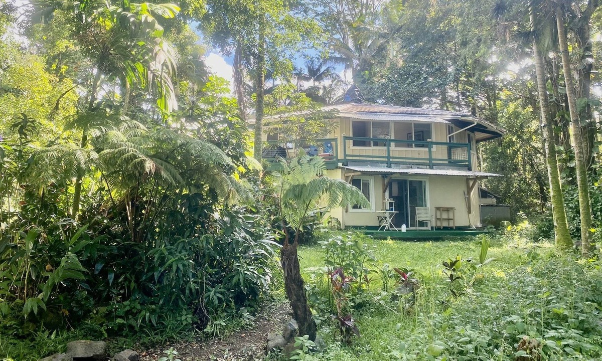 Keaau Apartment | Welcome to the Jungle II