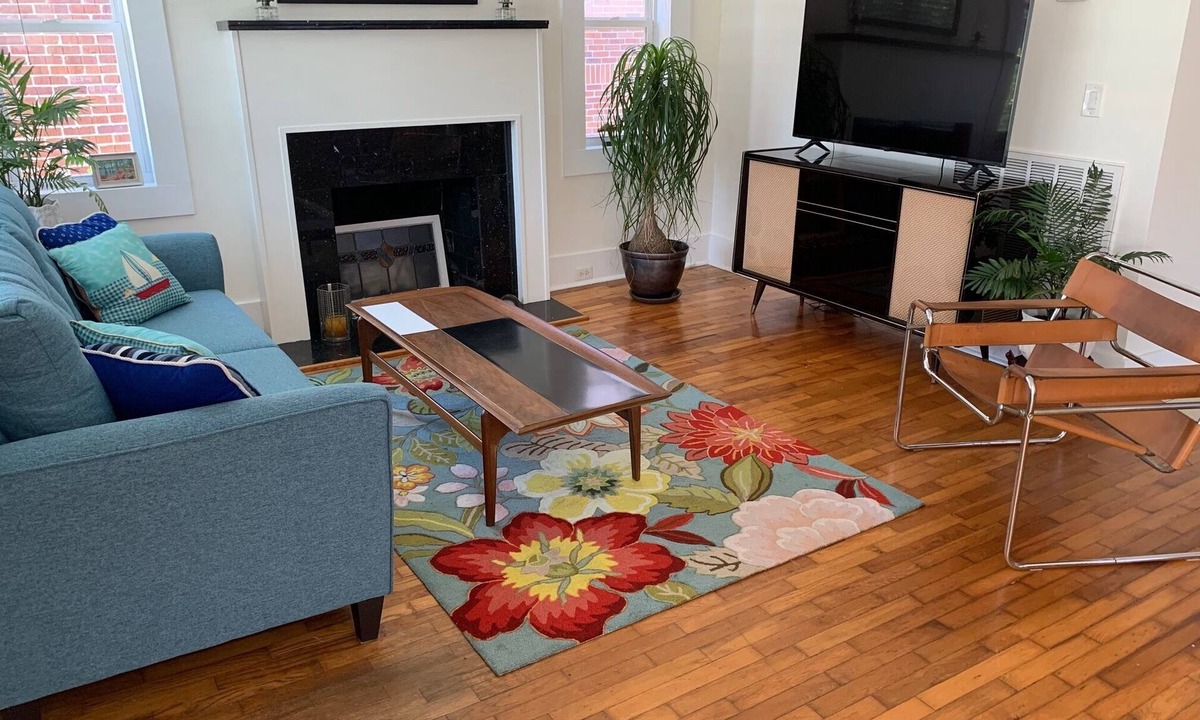 Wilmington Apartment | Welcome to "The Parsonage." Located in the historic downtown Wilmington.