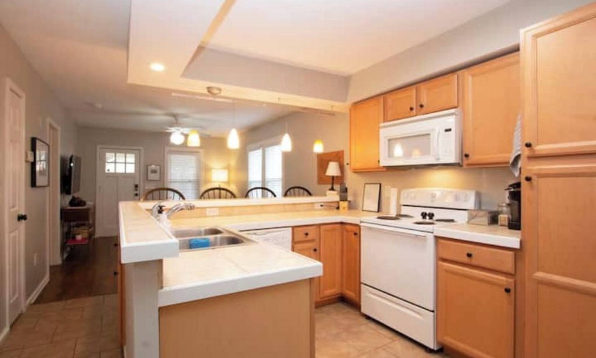 Westwood House | Welcome to the Plaza area "Yellow House" bungalow!