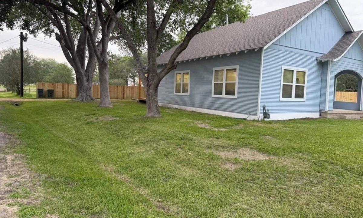 Shiner House | Welcome to the Shiner Hilltop Haus, a cozy Texas getaway in the heart of Shiner.