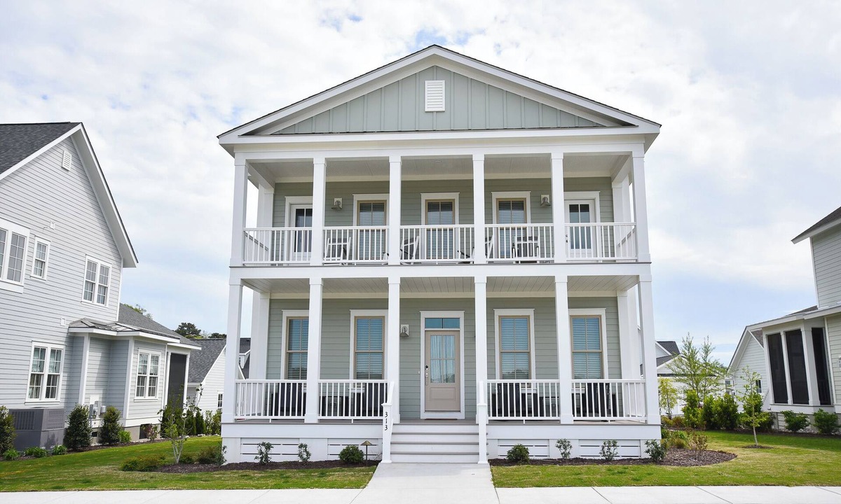 Cape Charles House | Welcome to the Whale house.