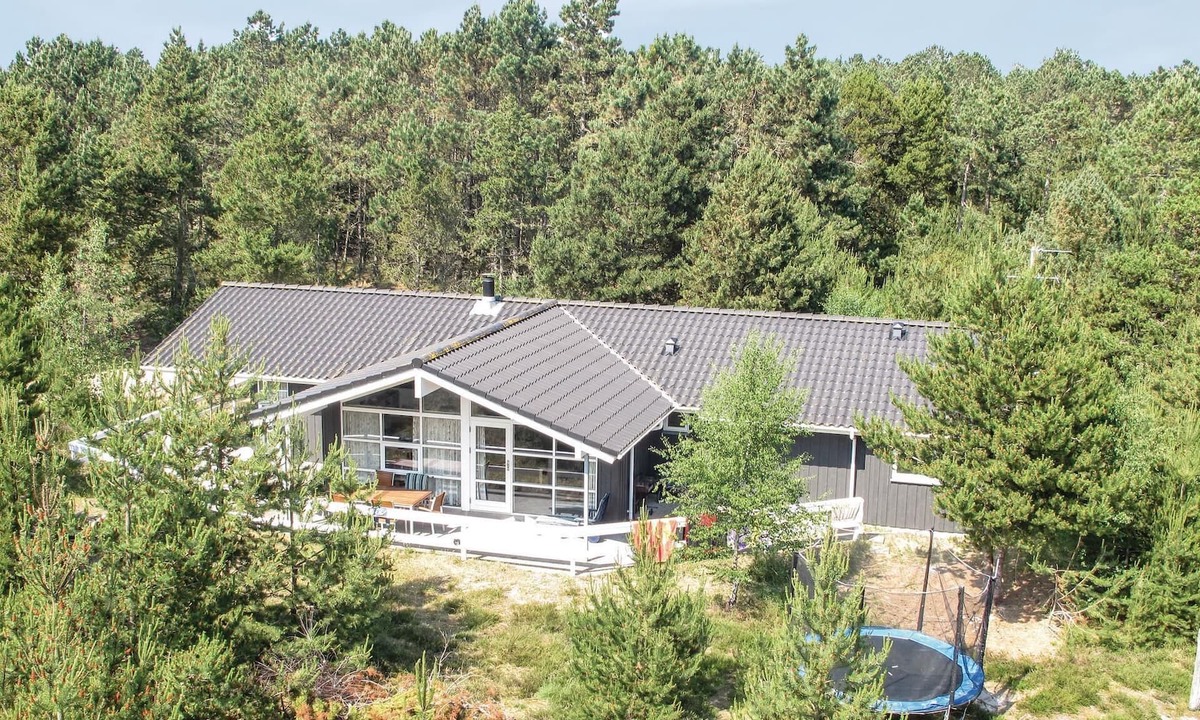 Rømø Kirkeby House | Welcome to this beautiful cottage, designed with care by its owner.