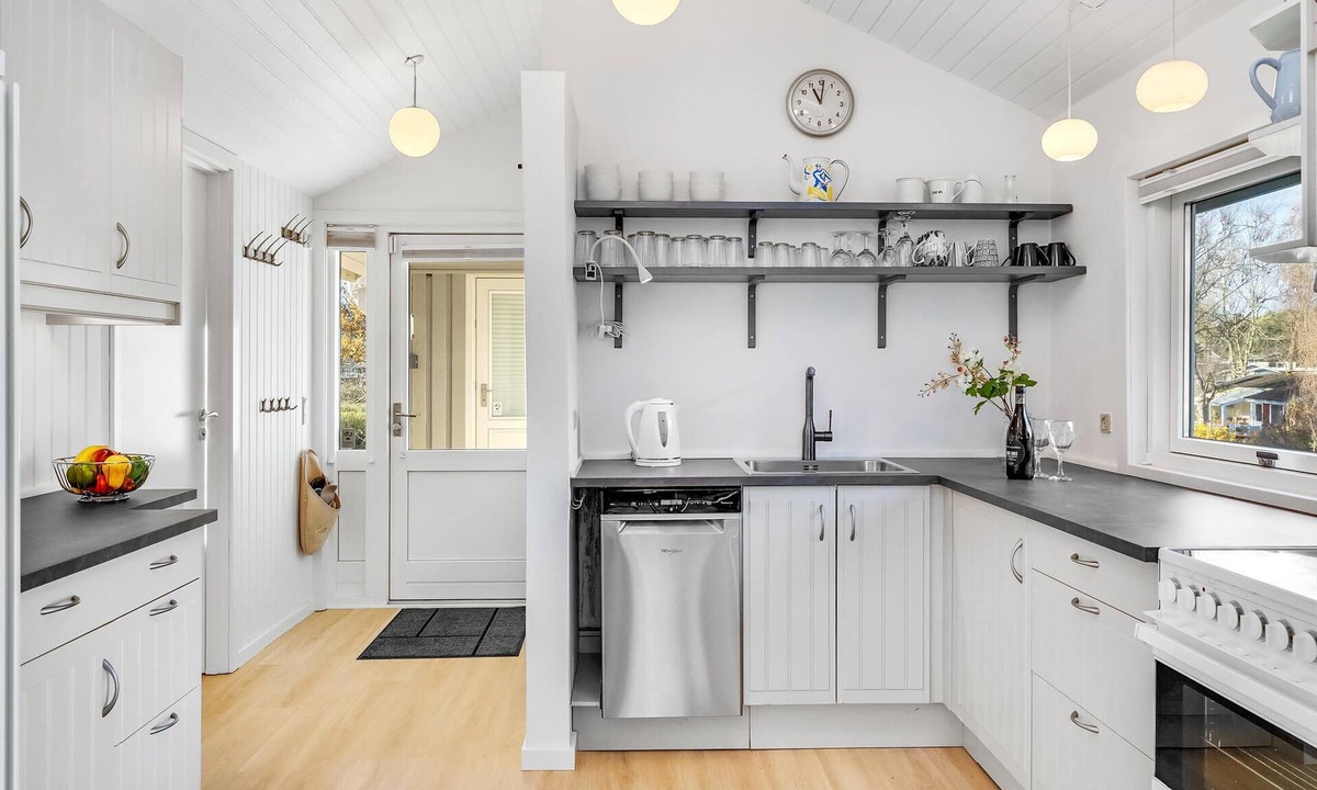 Hadsund House | Welcome to this charming cottage with sea view close to the sea.