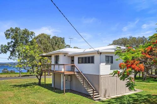 Tin Can Bay House | Welcome to Waterfront Views