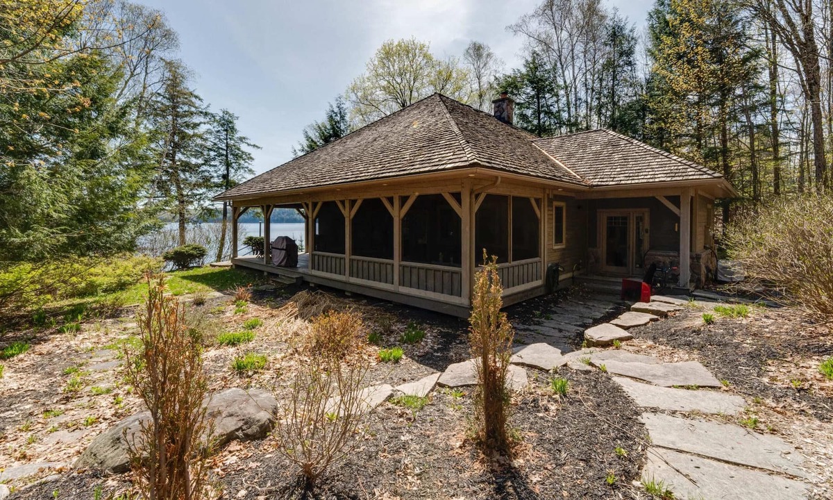 Huntsville House | Welcome to Waters Edge A Beautiful Family Escape