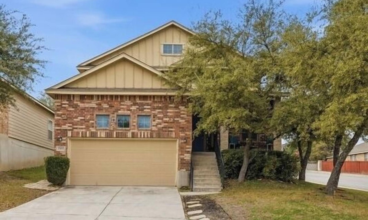 West San Antonio House | Welcome to your home base for BMT graduations, SeaWorld adventures and more!