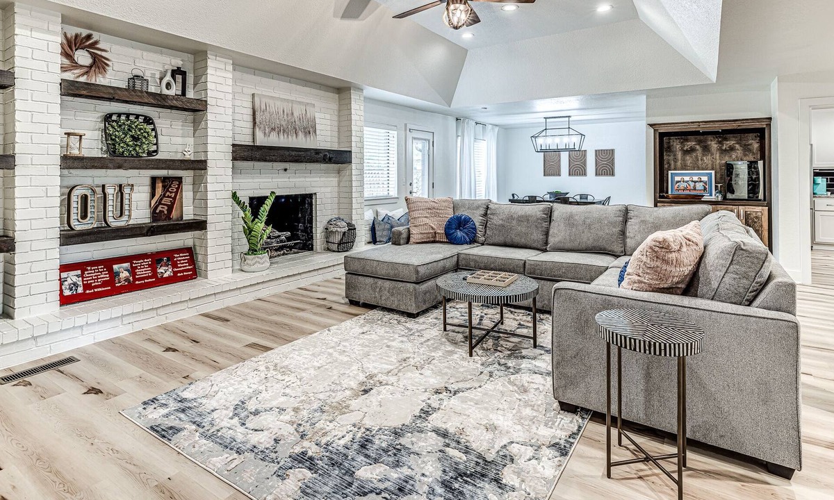 Norman House | Welcome to your home-away-from-home in the heart of Norman, Ok!