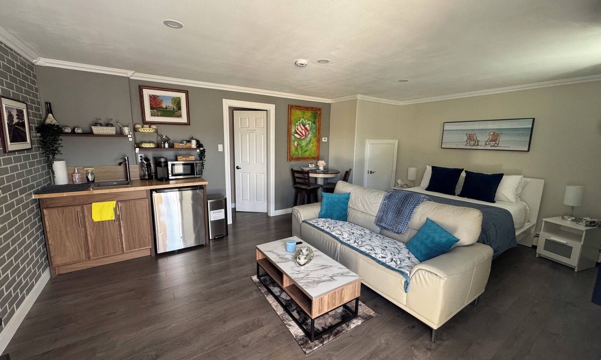 Clayton Park House | Welcome to your home away from home, a cozy suite in the heart of Clayton Park