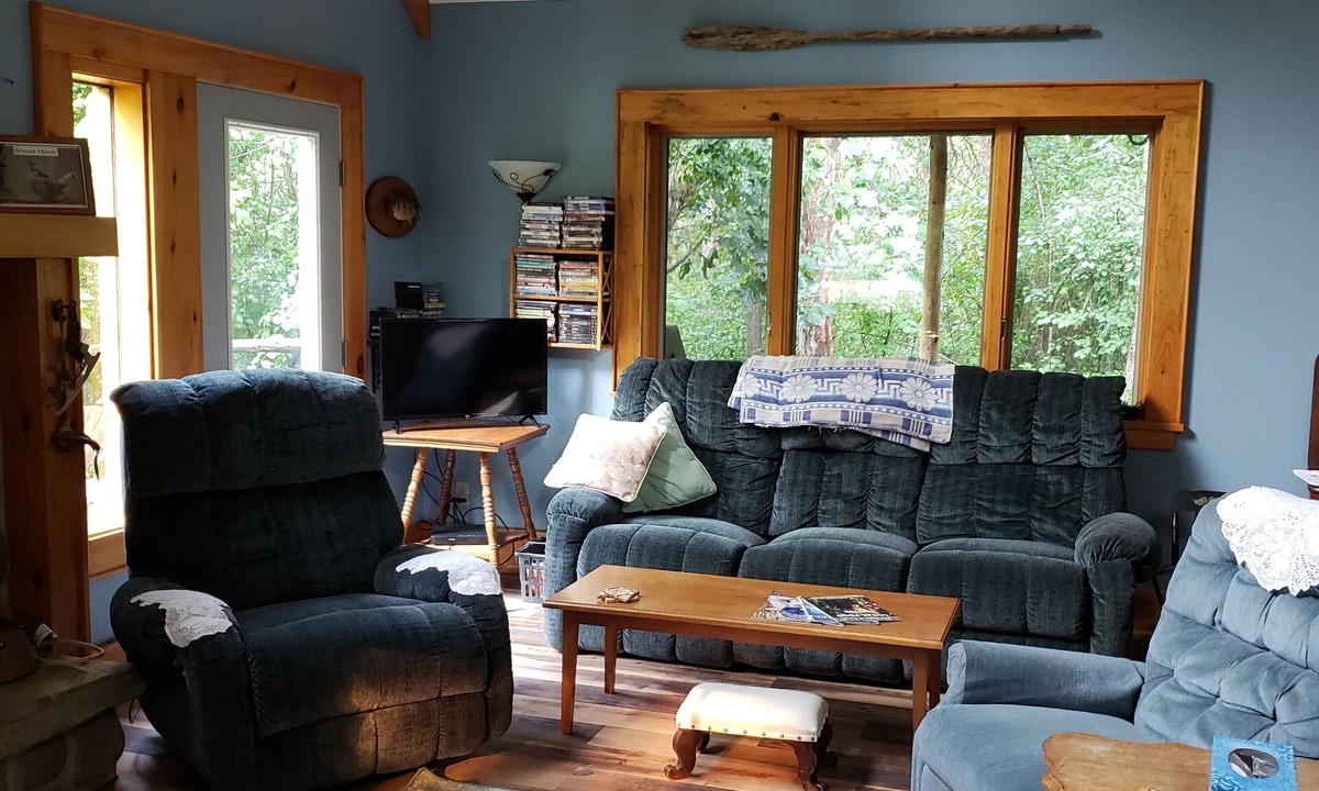 Town of Jerusalem Cabin | WELCOME! WE ARE PET FRIENDLY.