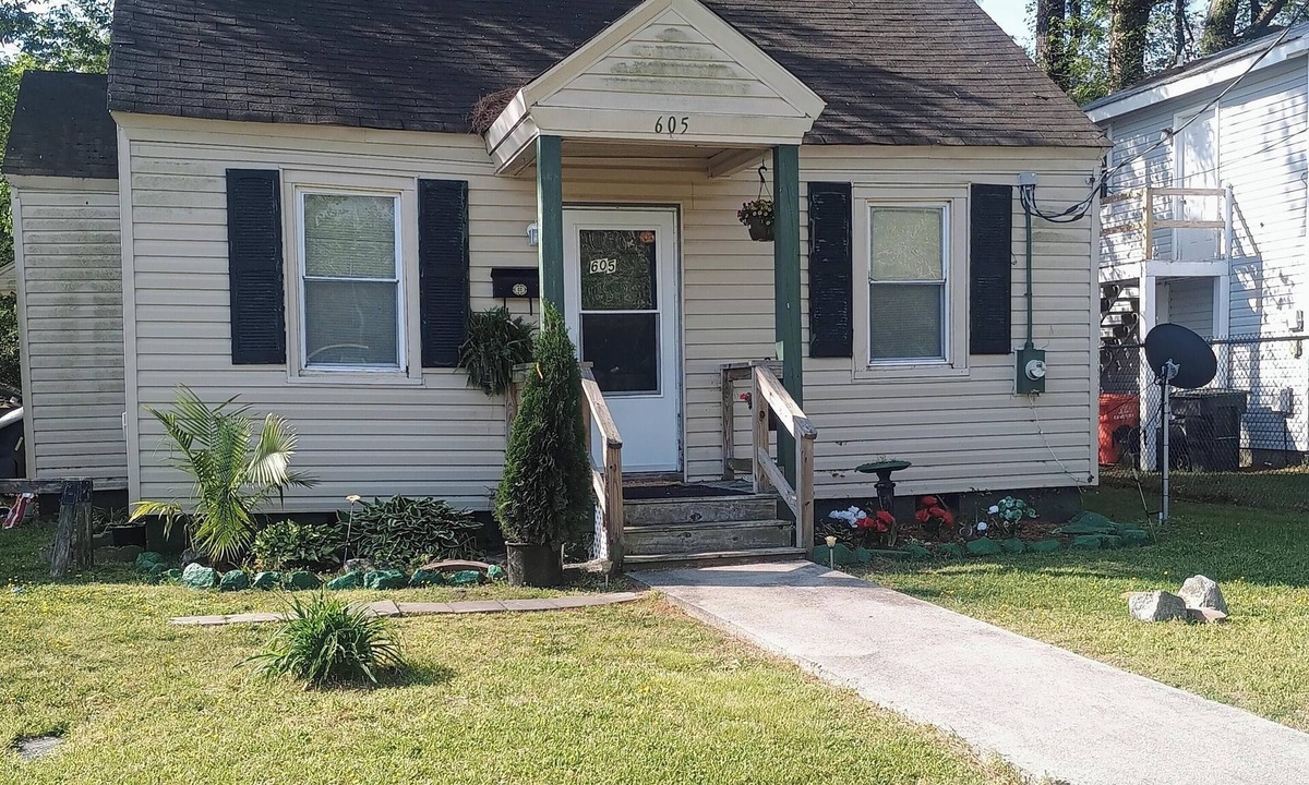 Elizabeth City House | Welcoming 2-bedroom house in charming Elizabeth City perfect for relaxing