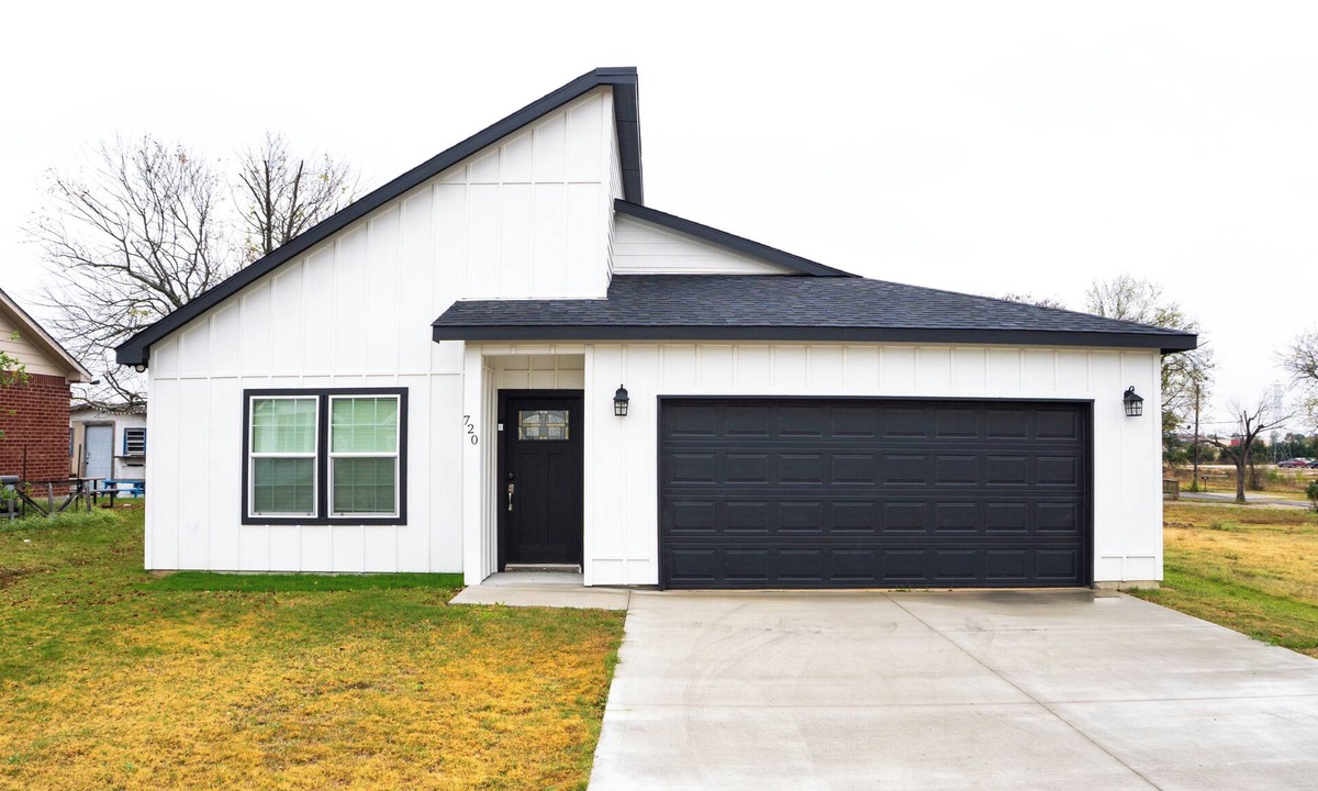 Ferris House | Welcoming 3-bedroom house with AC in charming Ferris