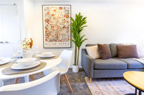 Mount Albert Apartment | Welcoming 3BR Haven: Mt Albert Bliss