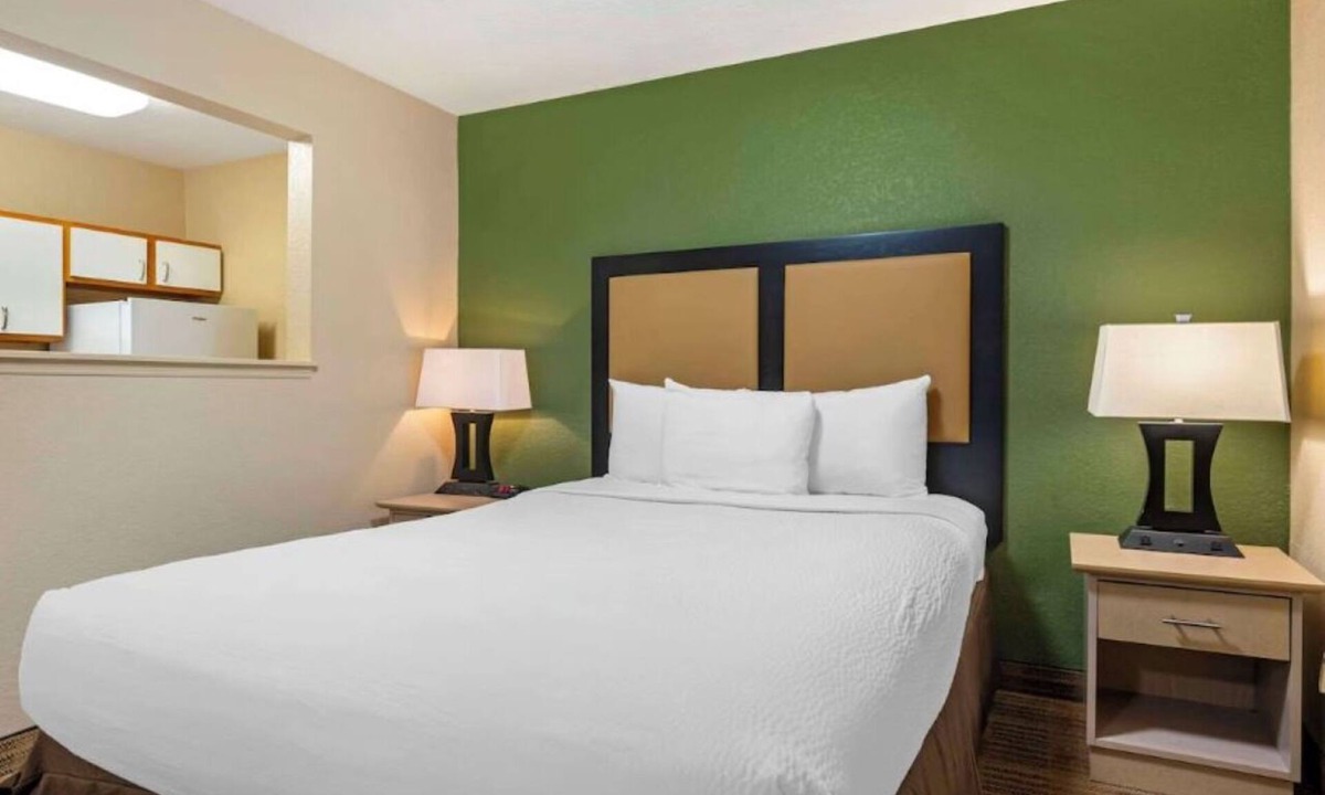 Jeffersontown Hotel | Welcoming Pet-Friendly Room - Space Ideal for Louisville Stays + Free Parking