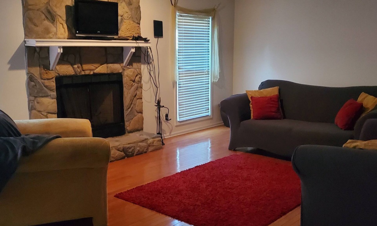 Stone Mountain House | Welcoming Quaint Home