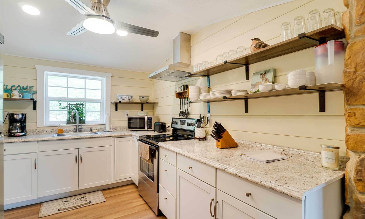 Flat Hollow Marina House | Welcoming Speedwell Retreat w/ Lake Views!