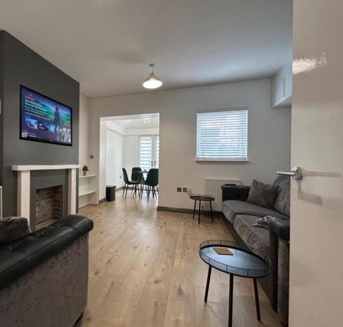 Basildon House | Welcoming terraced home in Basildon