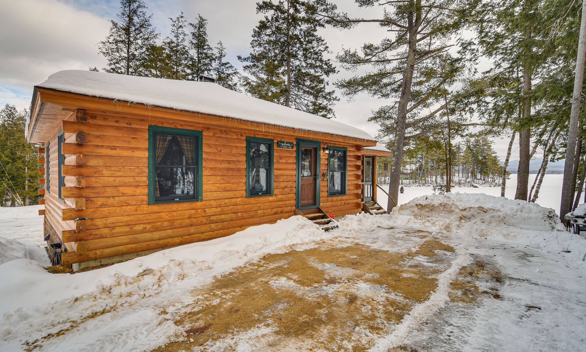 Weld Cabin | Weld Waterfront Log Cabin w/ Kayaks & Canoes!