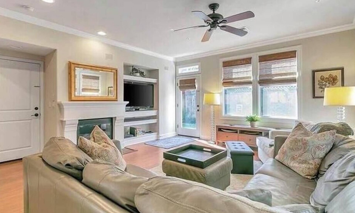 Napa House | Well-appointed 3-bedroom townhome with AC in Napa