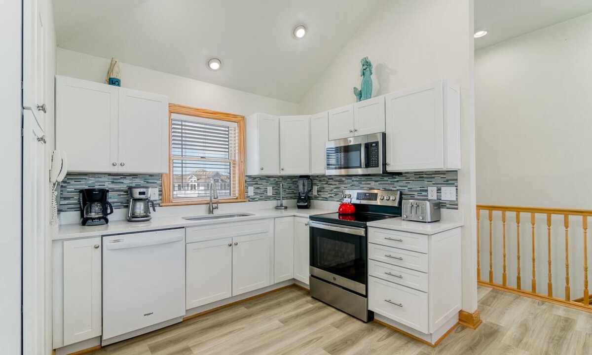Ocean Hill House | Well-appointed Corolla NC vacation home with short walk to the beach!