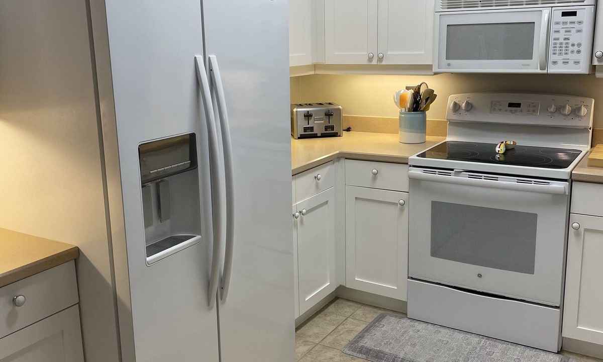 Charlotte Harbor Condo | Well appointed first quality condo in gated community.