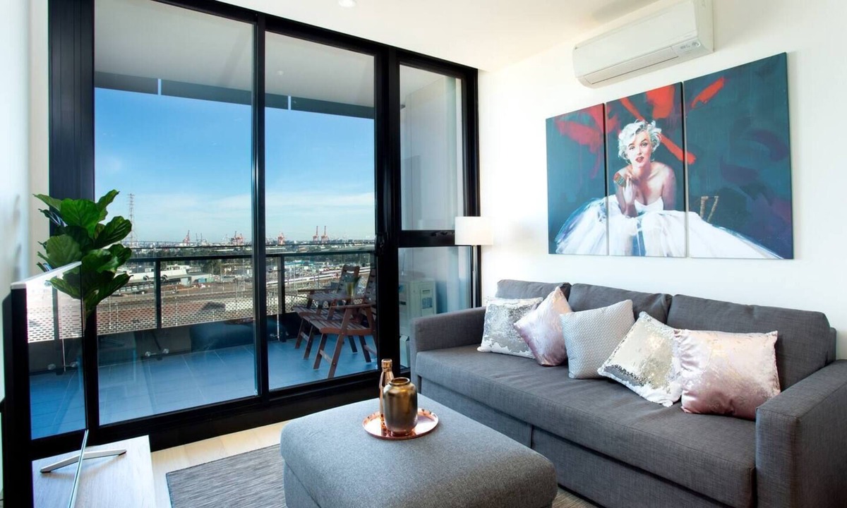 West Melbourne Apartment | Well connected North Melbourne Escape with Balcony