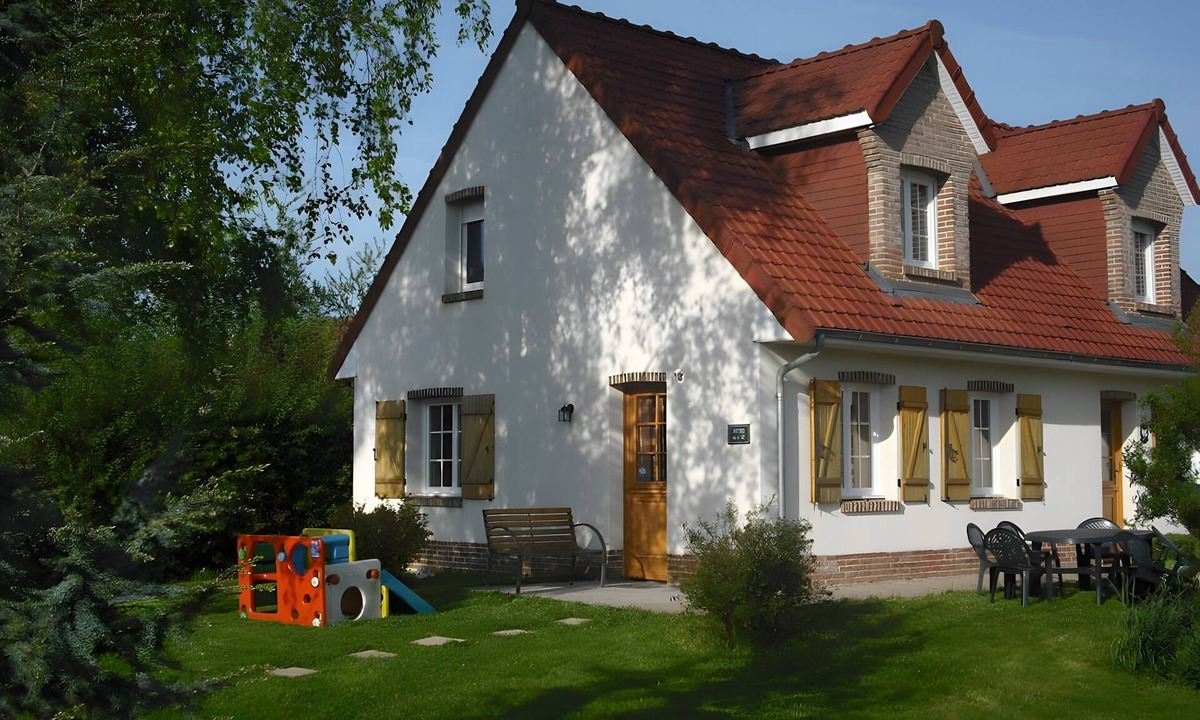 Saint-Pol-sur-Ternoise House | Well-Decorated Rosemont Cottage in Prime Location