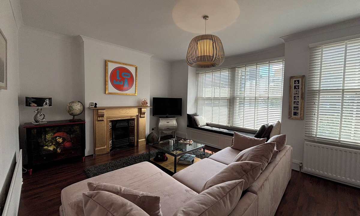 Gospel Oak Apartment | Well-Designed 1BD Flat with Terrace, Hampstead