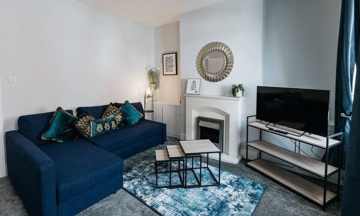 Castleford House | Well Designed Property with Luxe Living