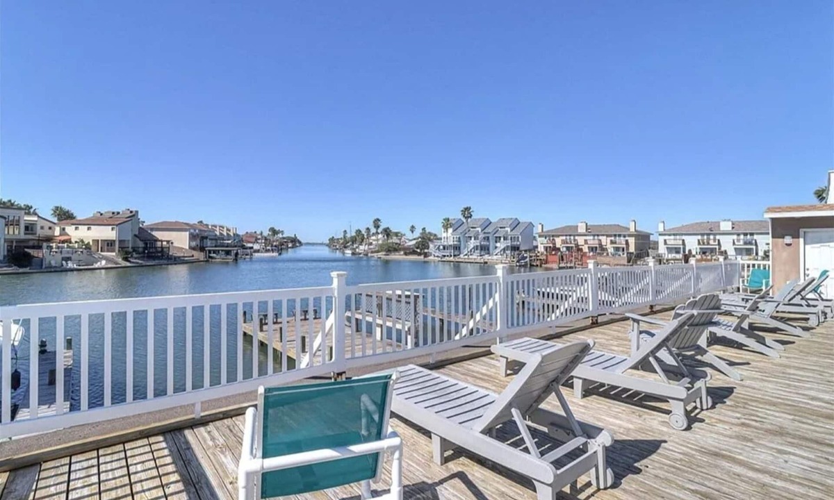 Corpus Christi Condo | Well kept secret! Summer availability going fast, 3min to beach, gym, & balcony.