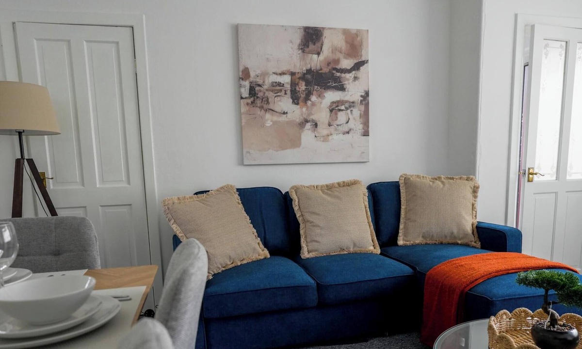 Tillicoultry House | Well Located 2-Bed Home with Free Parking