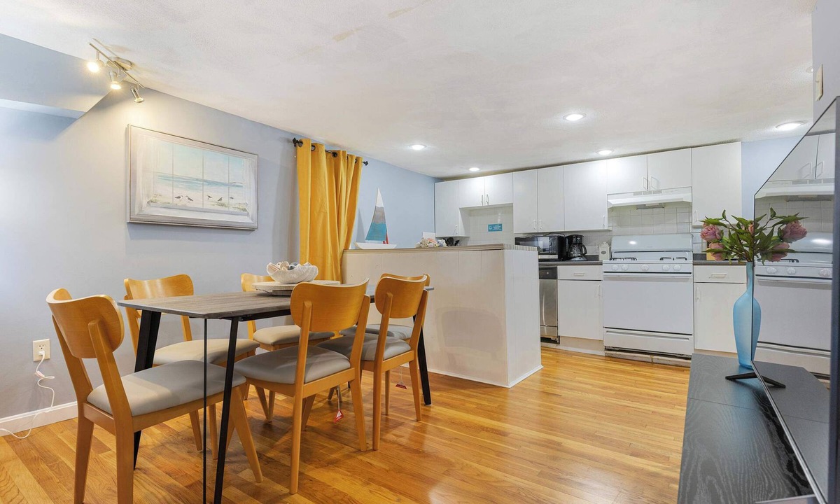 East Cambridge Apartment | Well Located 3 Bed, 1 Bath in Kendall Sq