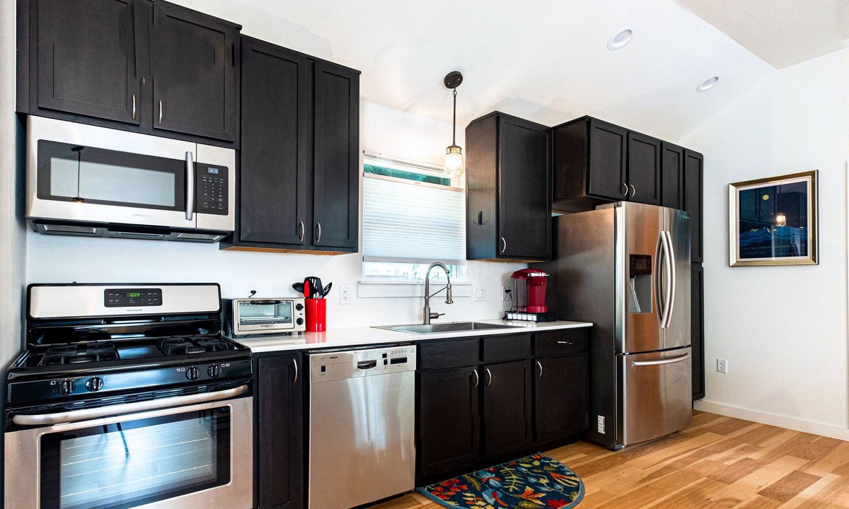 Highland House | Well-stocked, Free Parking, Perfect to Visit Family