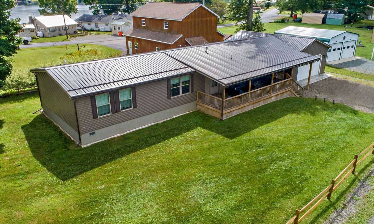 Bradford House | Weller Island Retreat on Lamoka